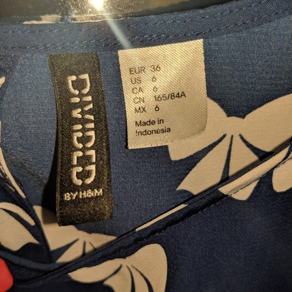 Buttoned Crop Top😍 - Picture 2 of 8